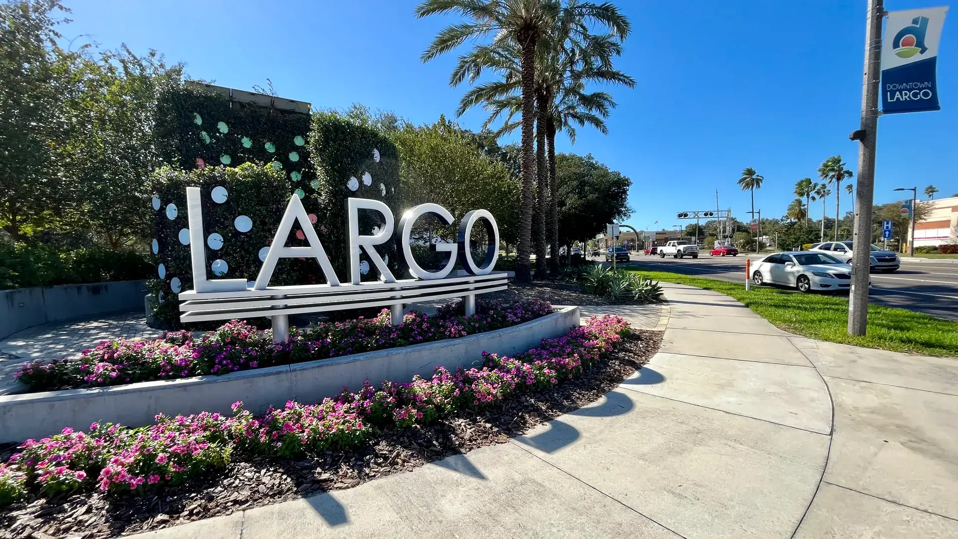 Largo city sign and landscaping, professional house cleaning services in Largo, FL.